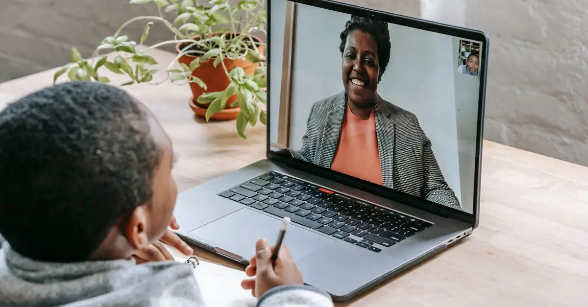 Protéger ses enfants en ligne : conseils pour les parents